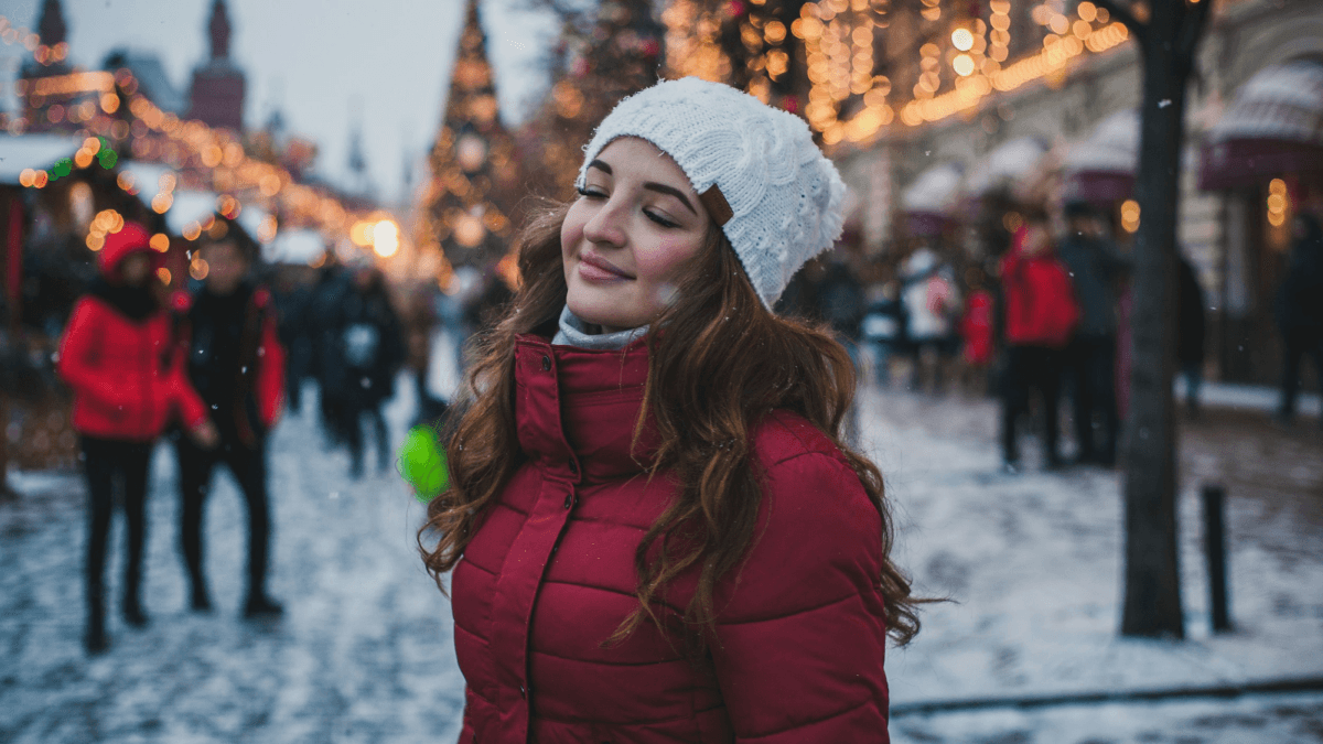 Woman wearing a white hat and red puffer coat